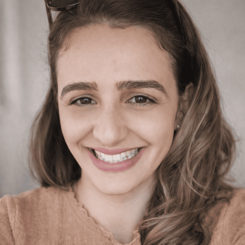 Retrato natural de Letícia, cliente do Bolso em Alta